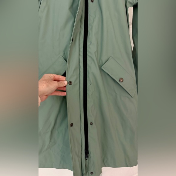 Scandinavian Explorer raincoat. New with tags. Designed in Norway. 🇳🇴 - Picture 5 of 8